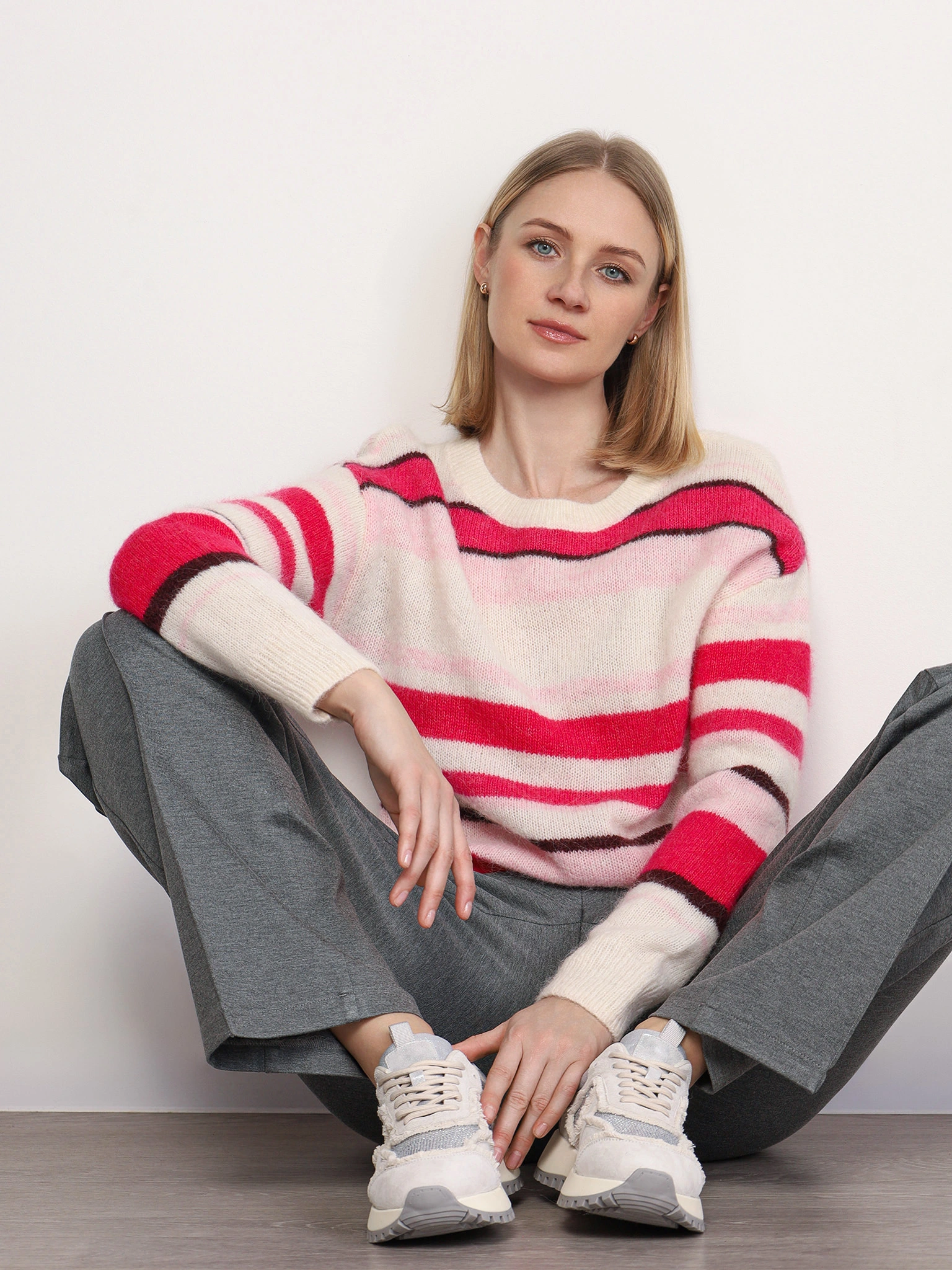 Джемпер в полоску цвета фуксии